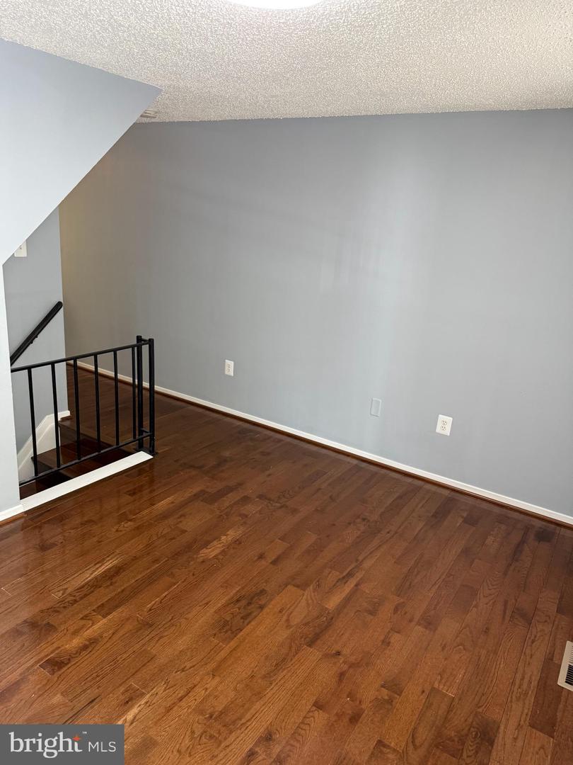 1754 Abbotston St Property Photo 3