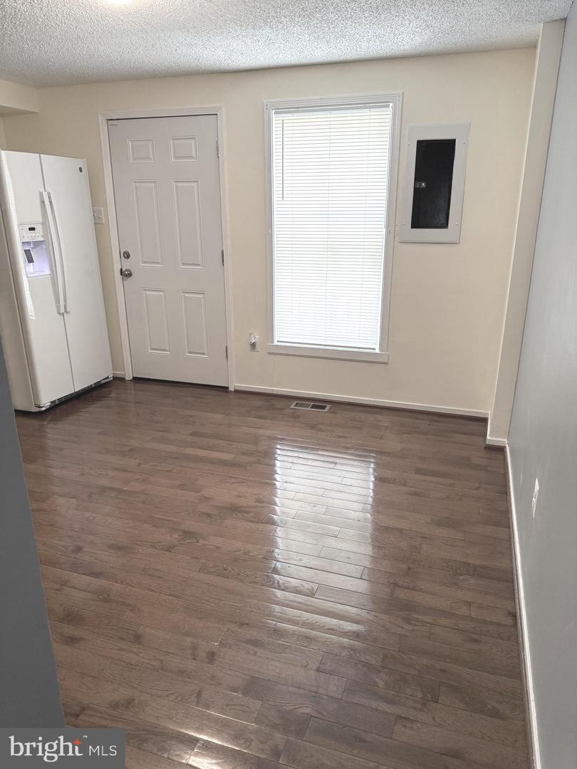 1754 Abbotston St Property Photo 8