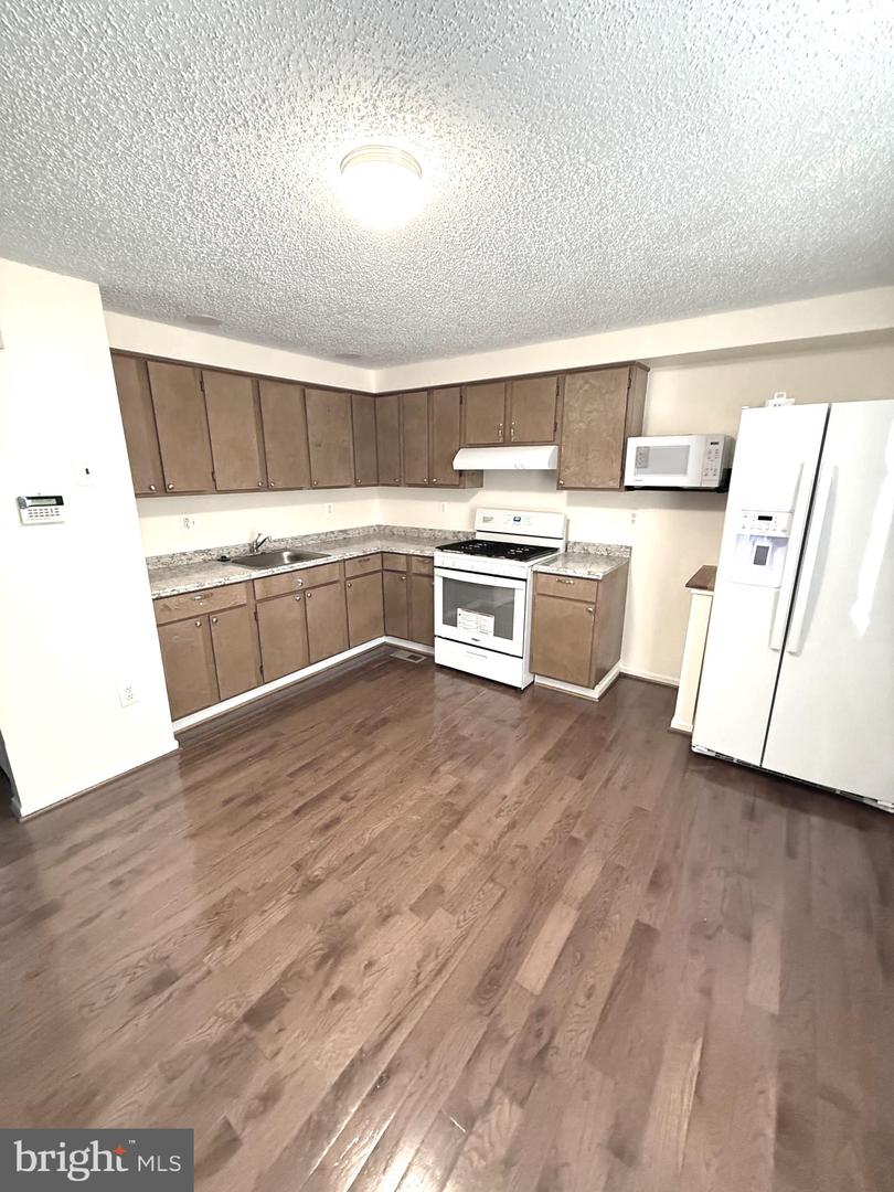 1754 Abbotston St Property Photo 11