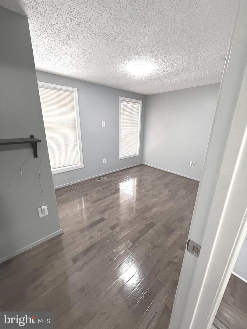 1754 Abbotston St Property Photo 17