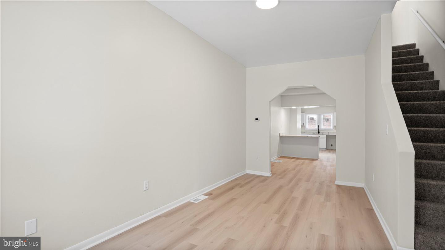 537 N Milton Ave Property Photo 5