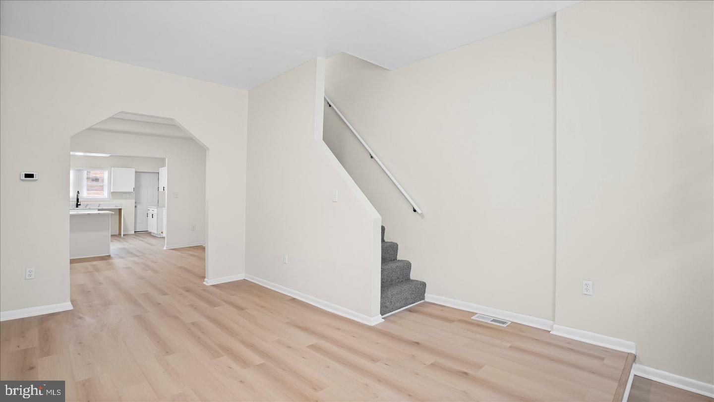 537 N Milton Ave Property Photo 7