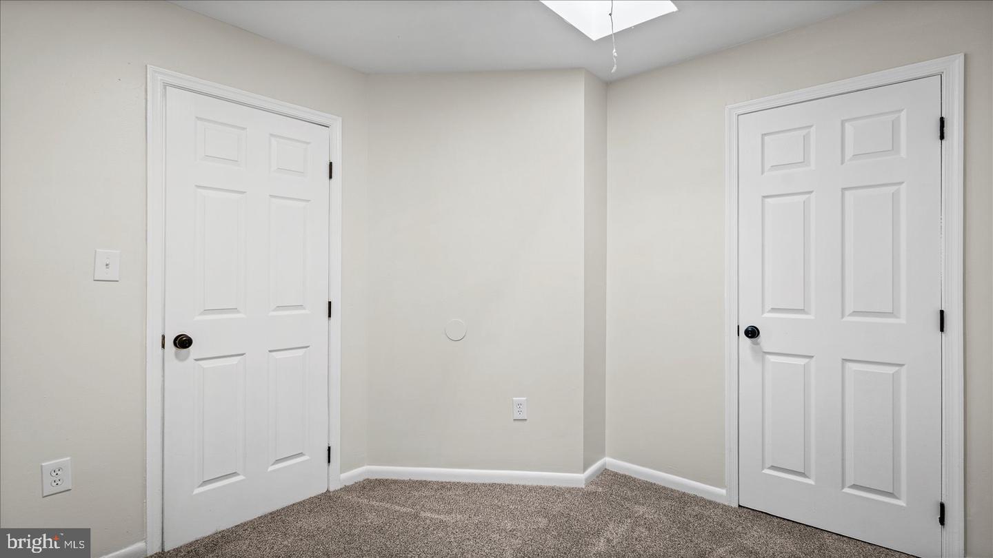 537 N Milton Ave Property Photo 23