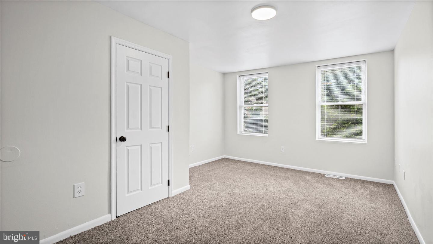 537 N Milton Ave Property Photo 24
