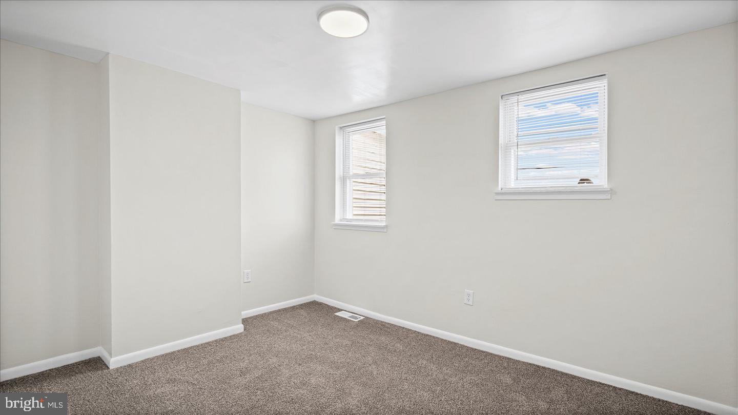537 N Milton Ave Property Photo 27