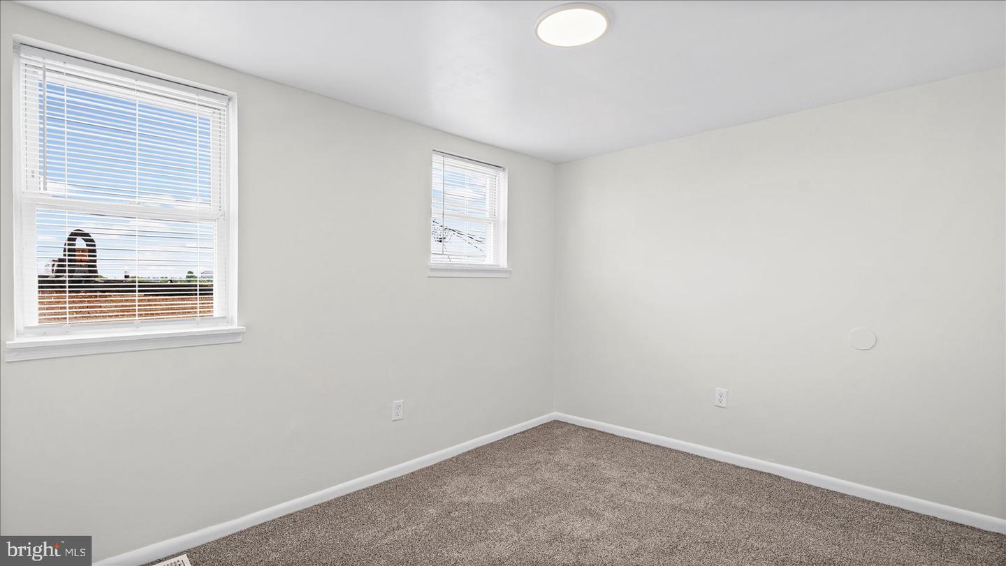 537 N Milton Ave Property Photo 29