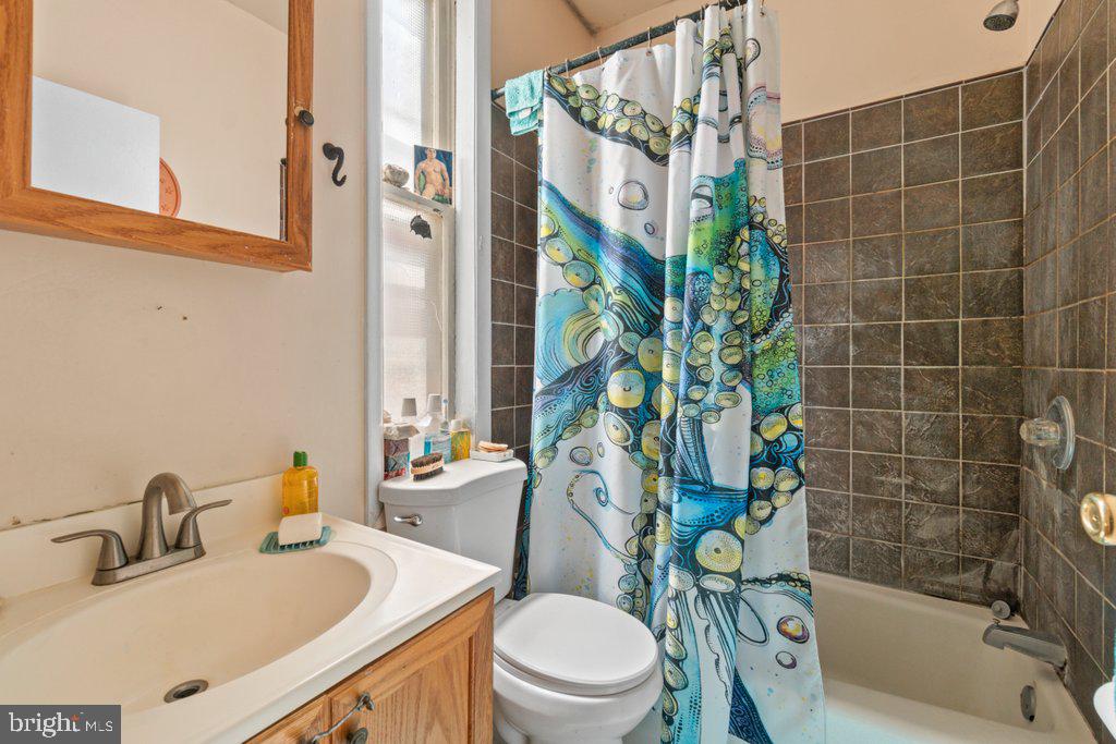 1728 Bolton St Property Photo 9