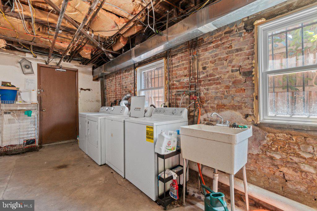 1728 Bolton St Property Photo 24