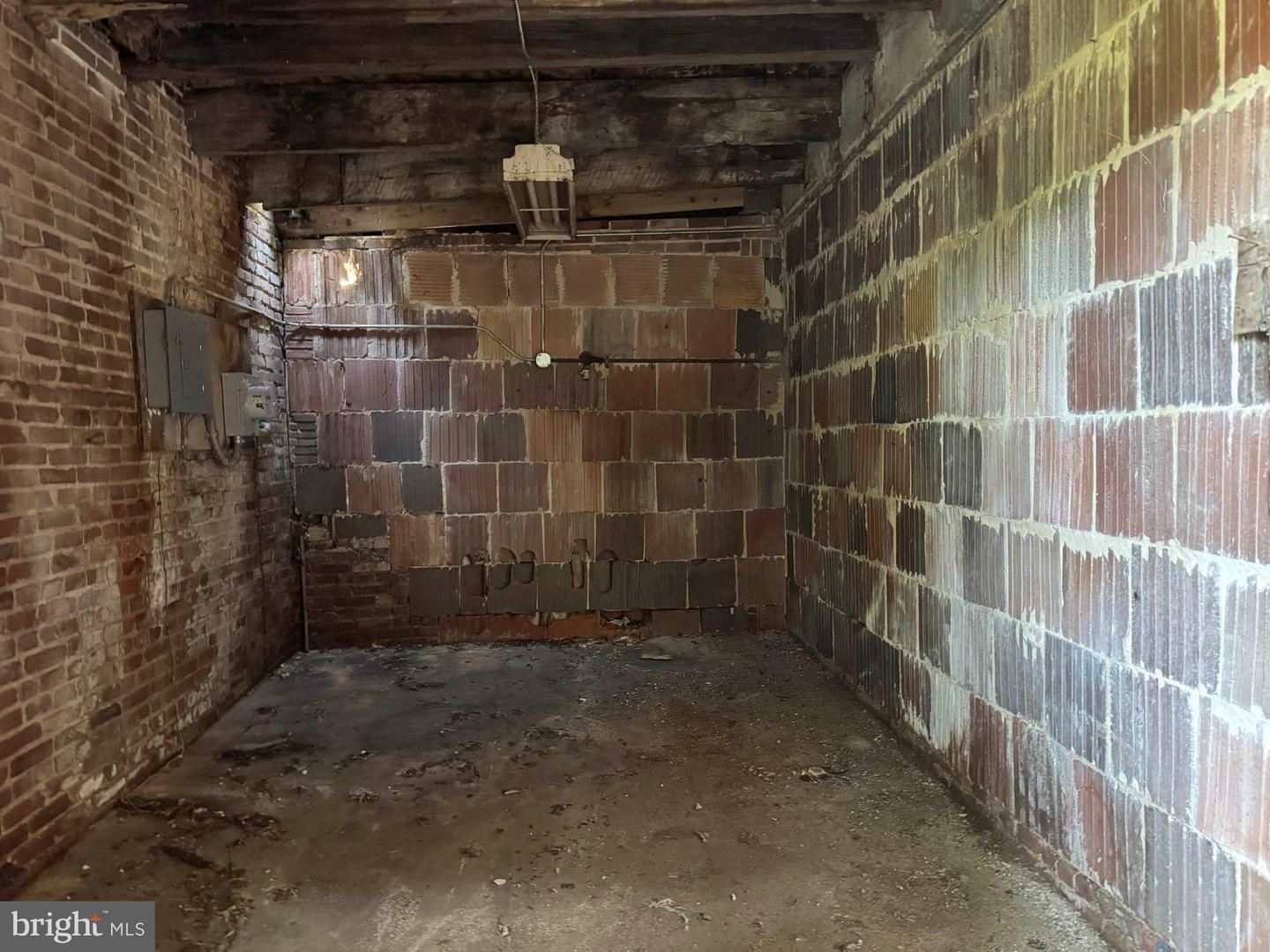 Unknown Property Photo 4
