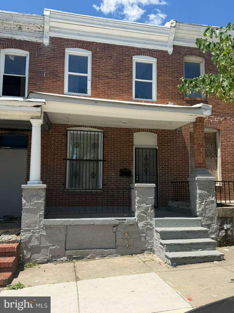 1410 N Milton Ave Property Photo 2