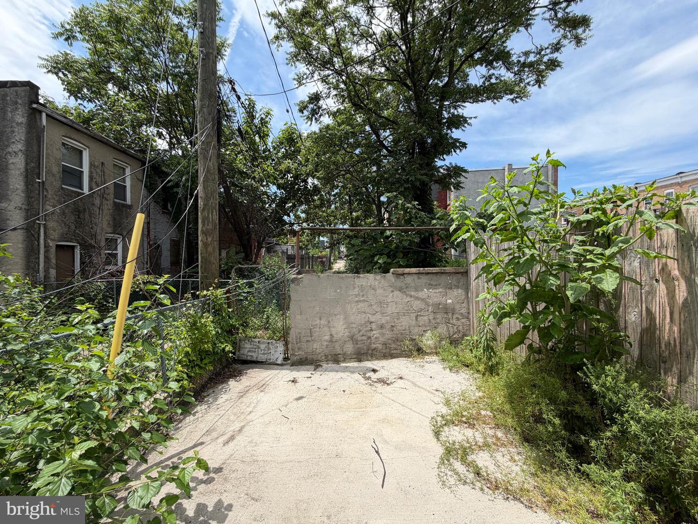 1410 N Milton Ave Property Photo 9