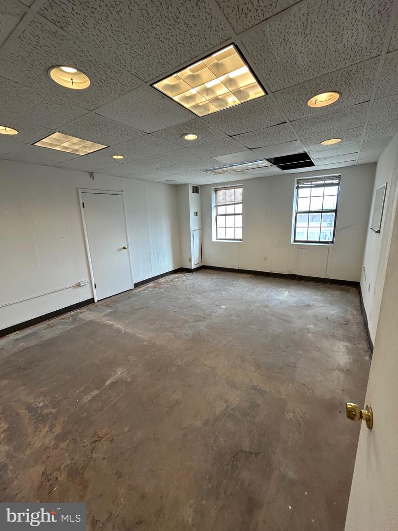 1 E Chase St #r216 Property Photo 5