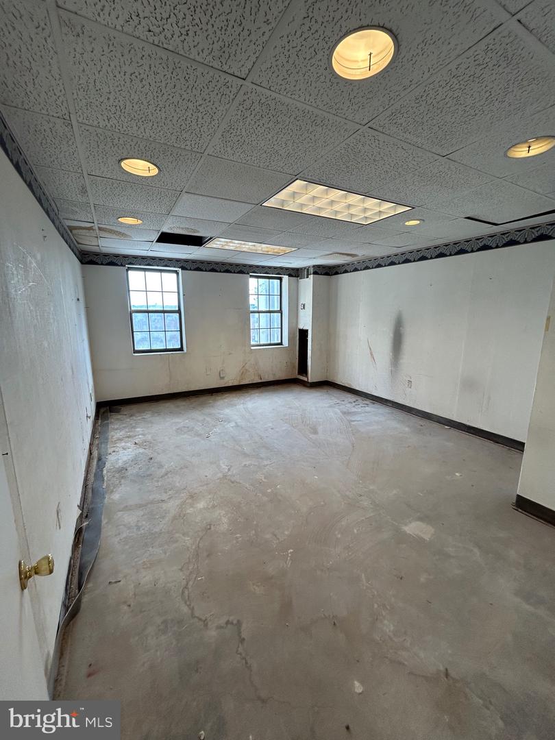 1 E Chase St #r216 Property Photo 6