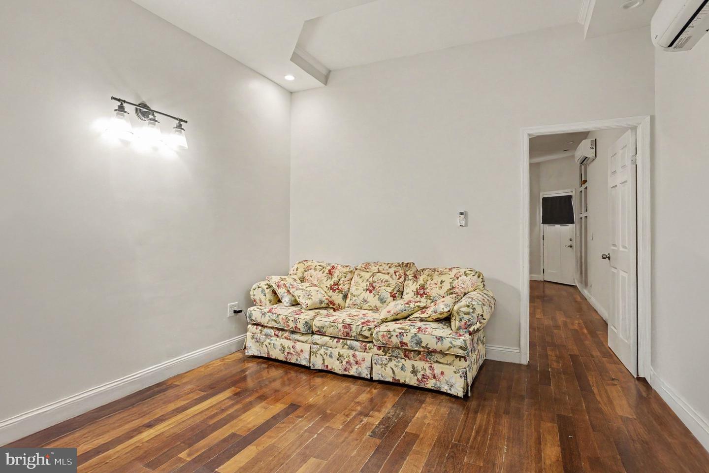 200 N Ellwood Ave Property Photo 5