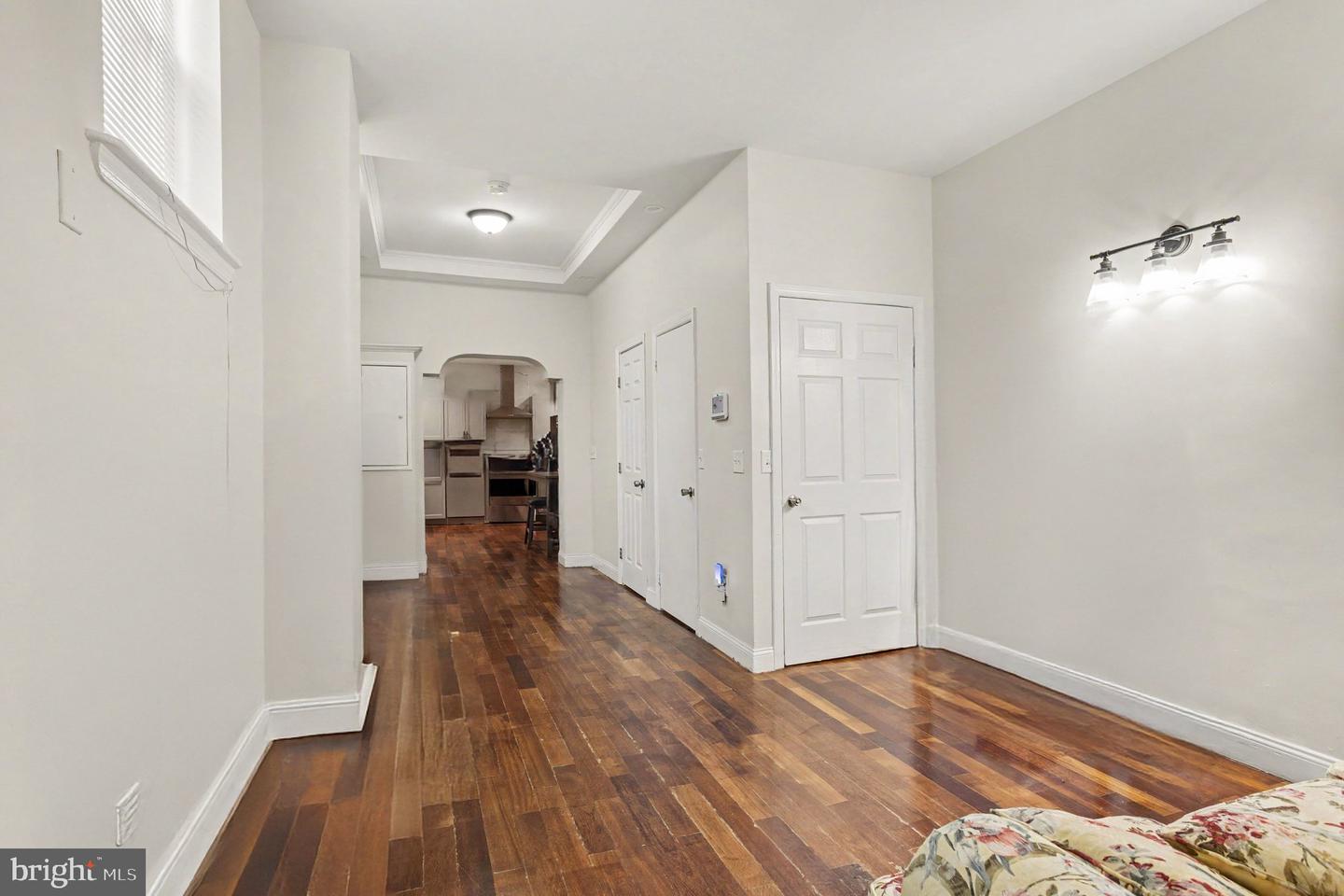 200 N Ellwood Ave Property Photo 6