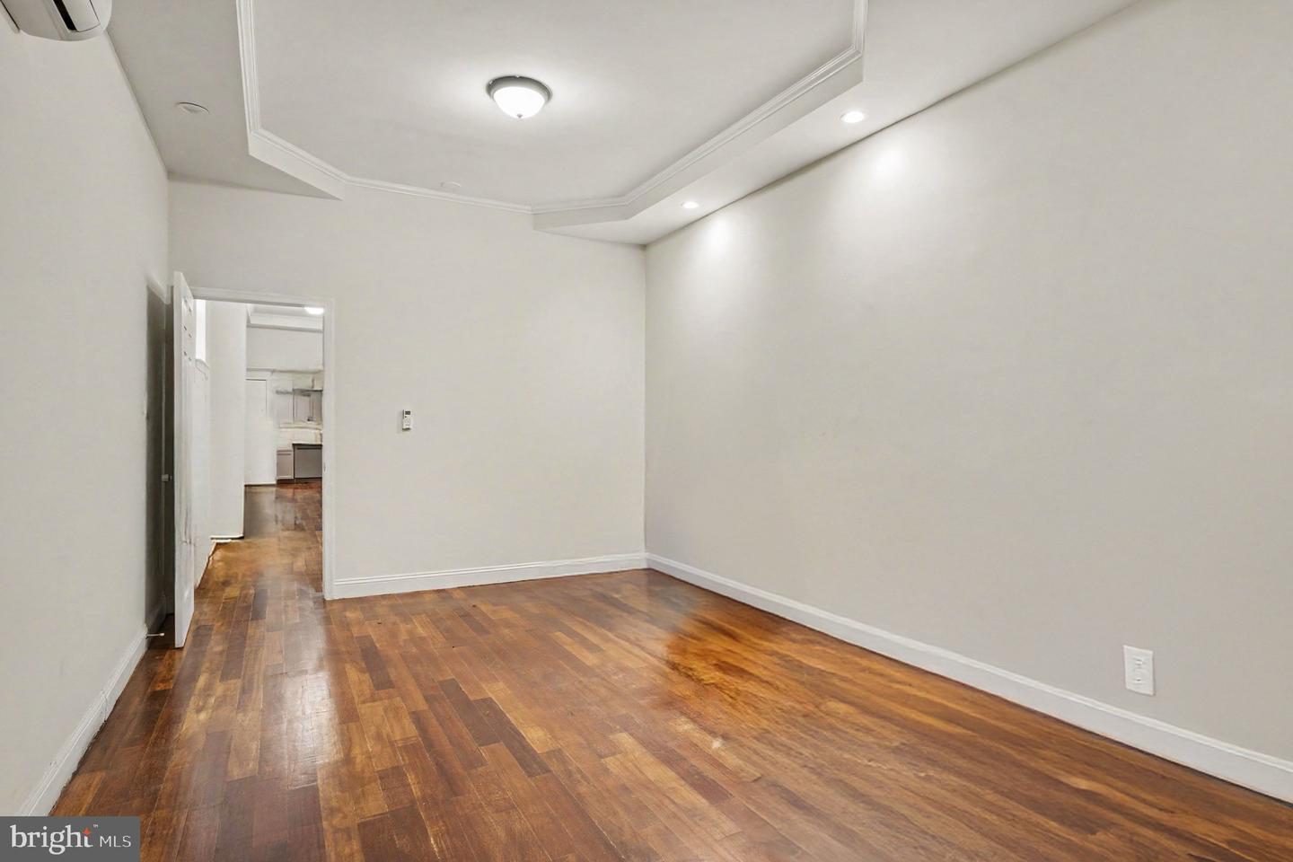200 N Ellwood Ave Property Photo 7