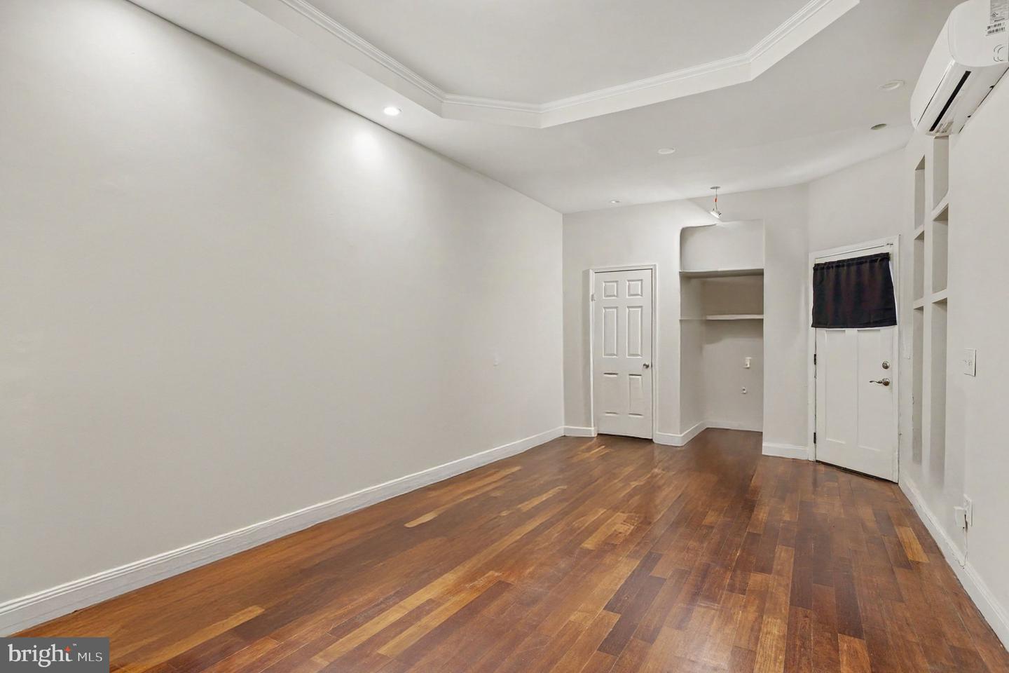 200 N Ellwood Ave Property Photo 8