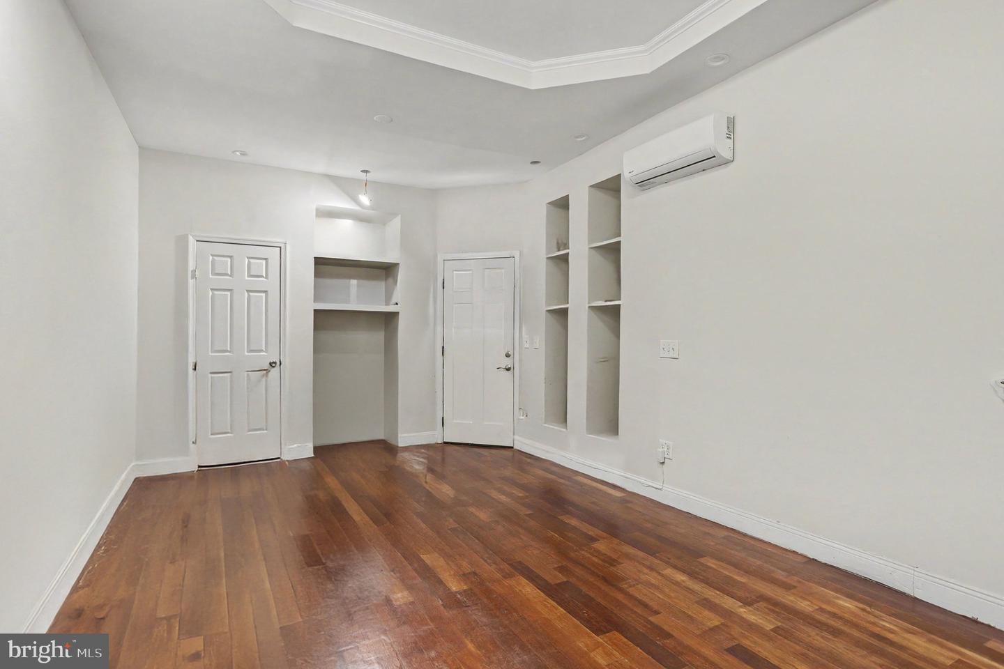 200 N Ellwood Ave Property Photo 9