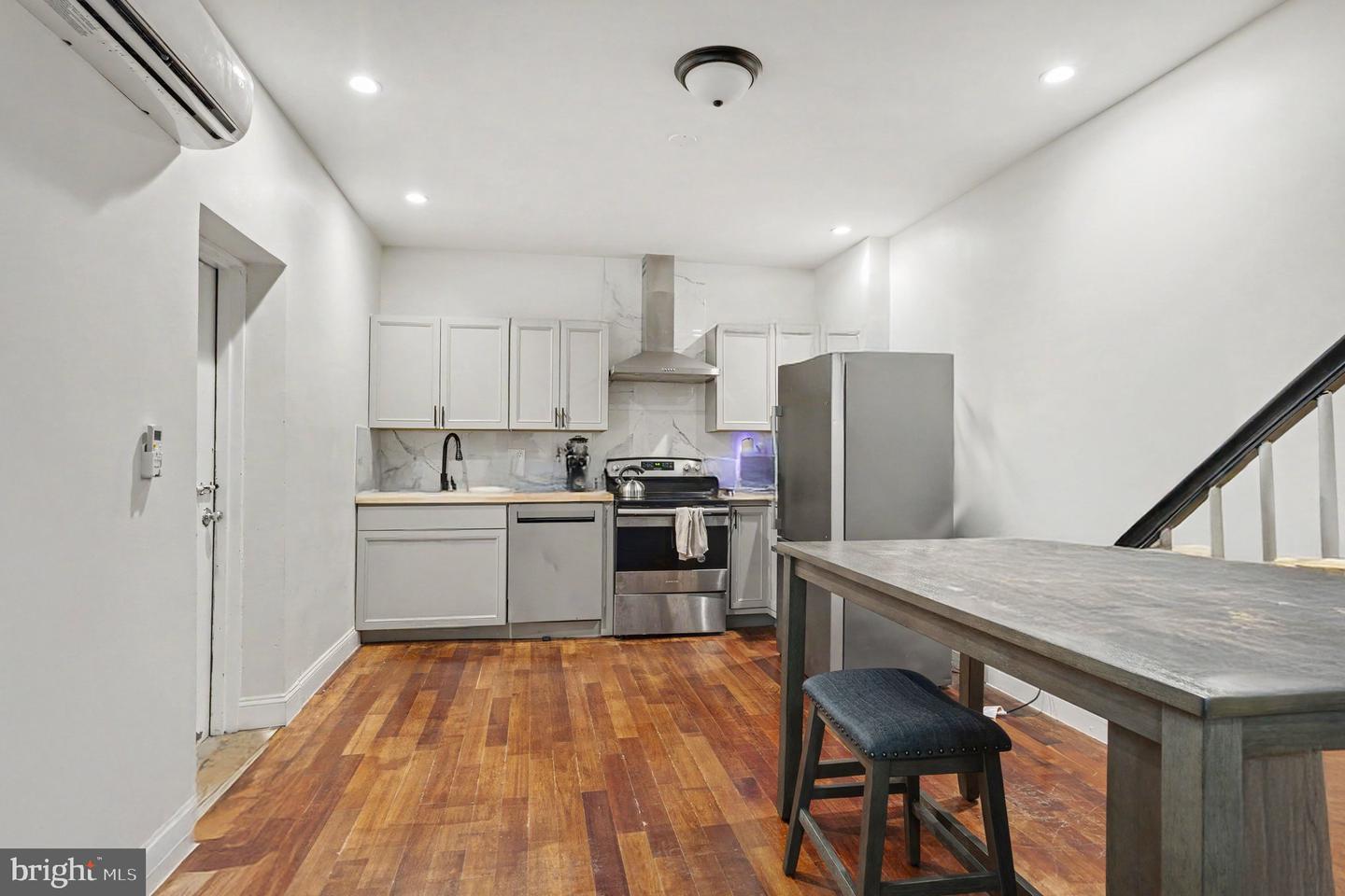 200 N Ellwood Ave Property Photo 10