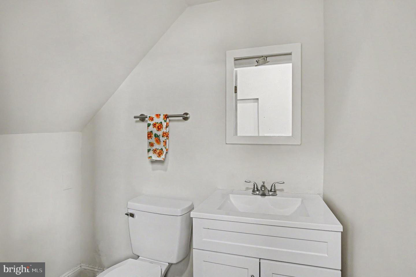 200 N Ellwood Ave Property Photo 12