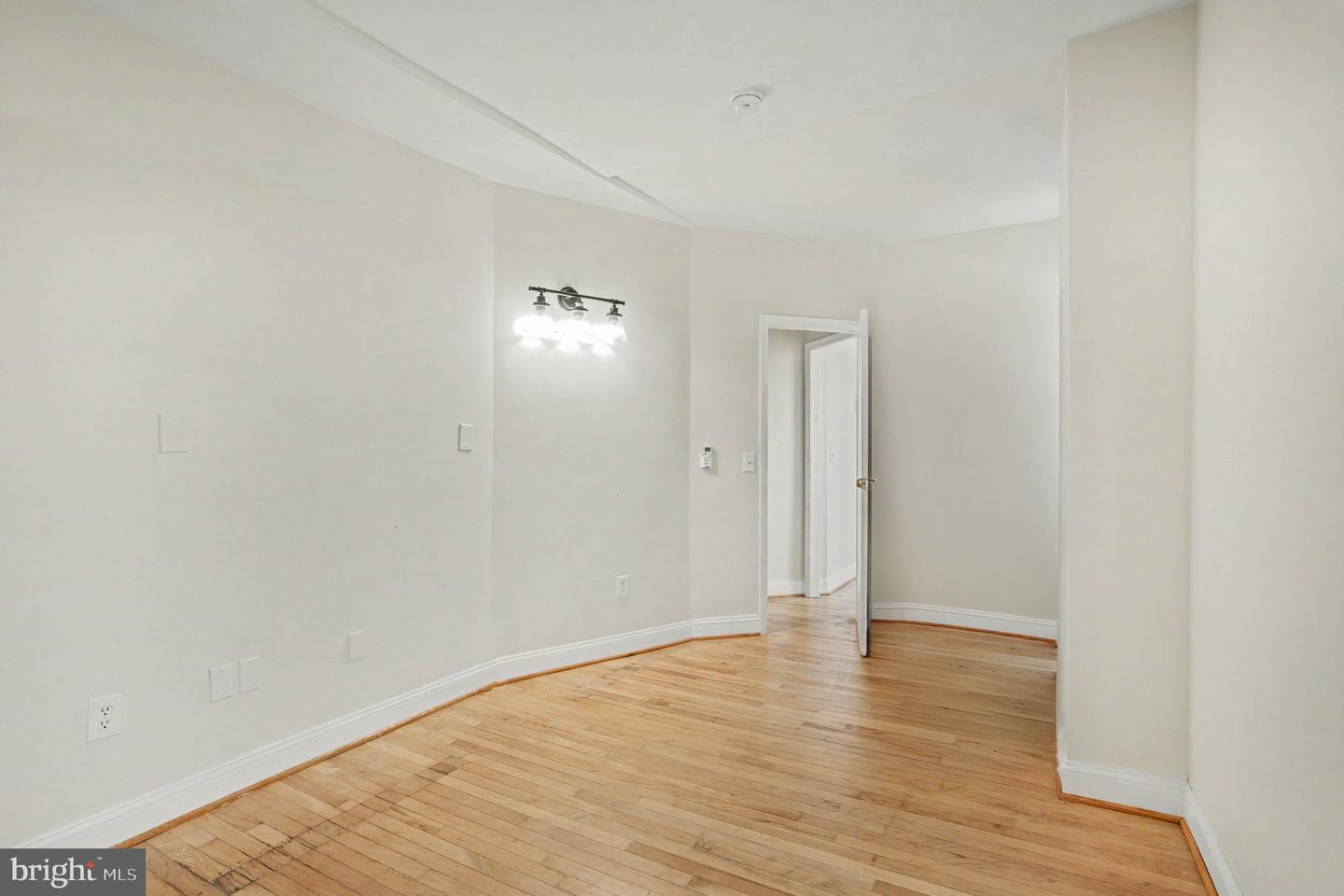 200 N Ellwood Ave Property Photo 14