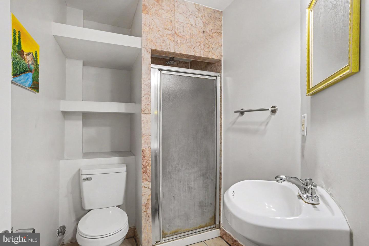 200 N Ellwood Ave Property Photo 17