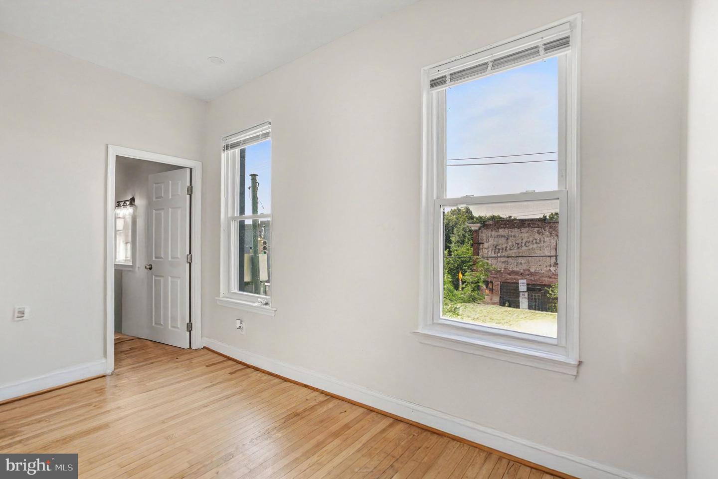 200 N Ellwood Ave Property Photo 18