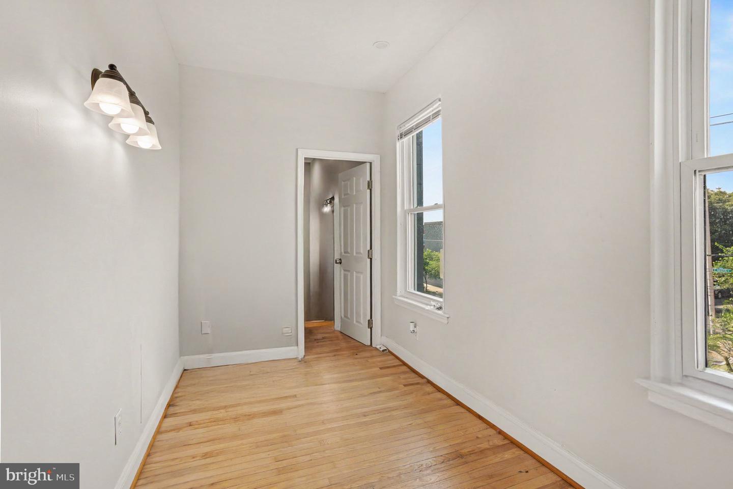 200 N Ellwood Ave Property Photo 19