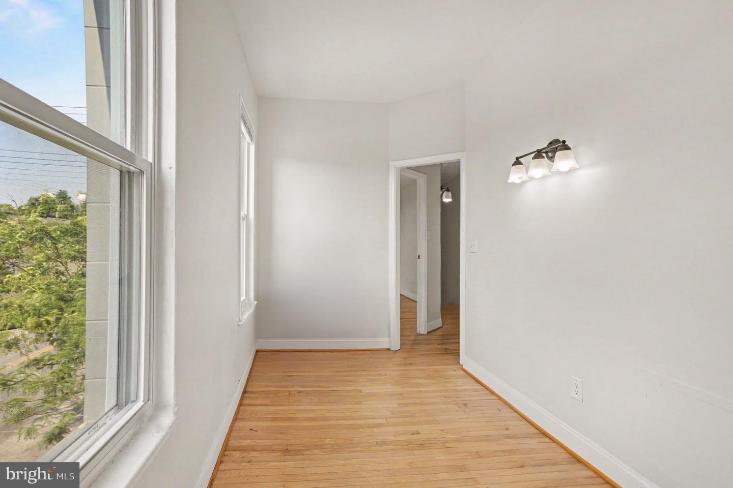 200 N Ellwood Ave Property Photo 20