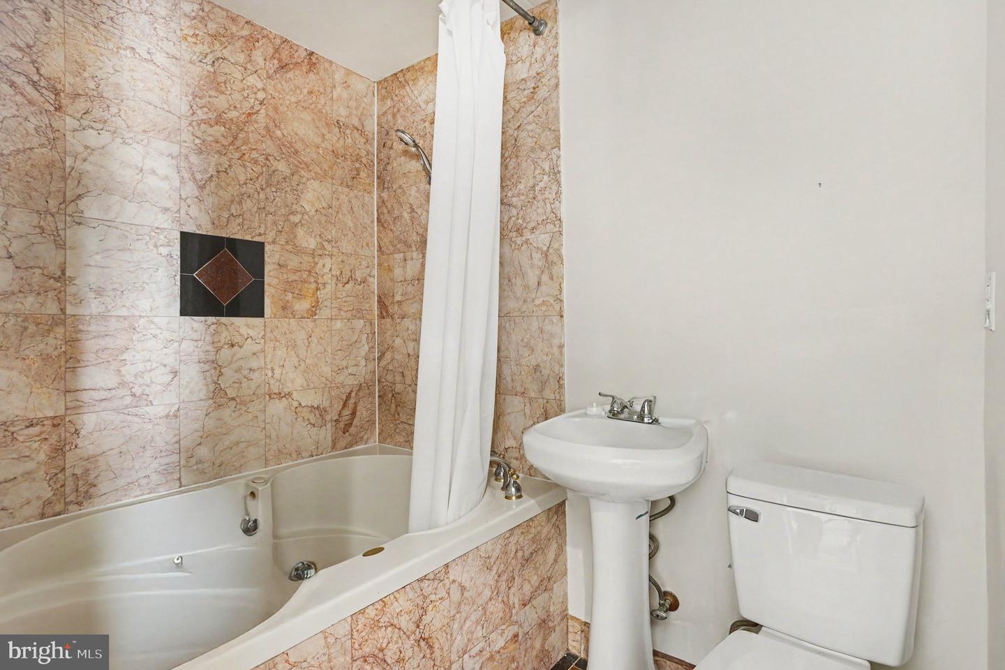 200 N Ellwood Ave Property Photo 23