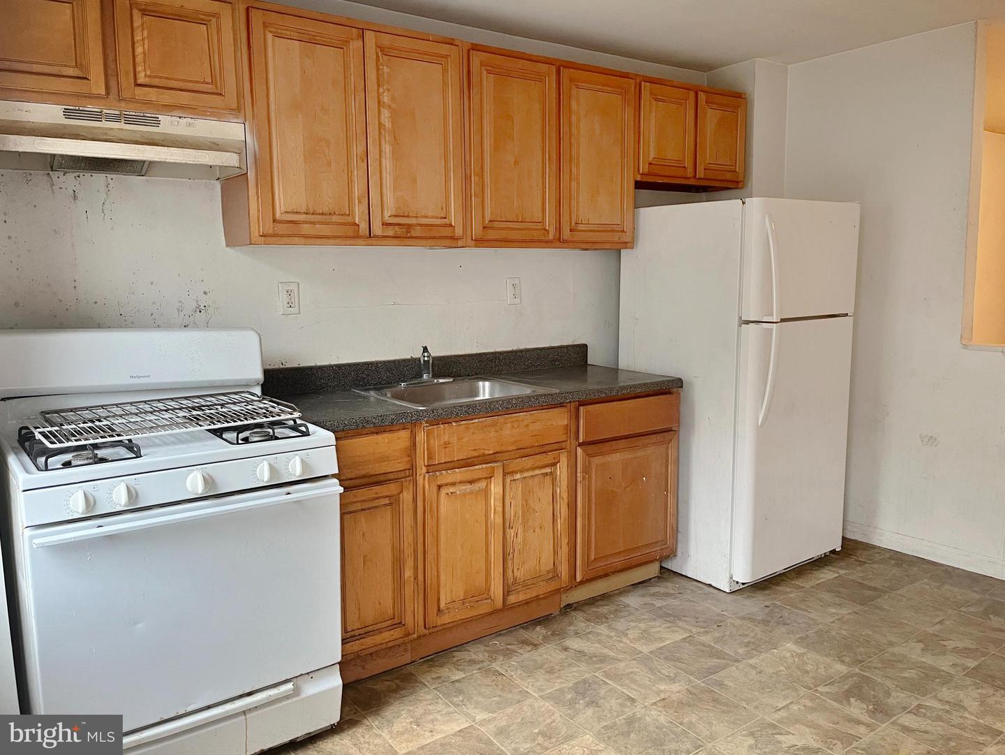 2452 Etting St Property Photo 2