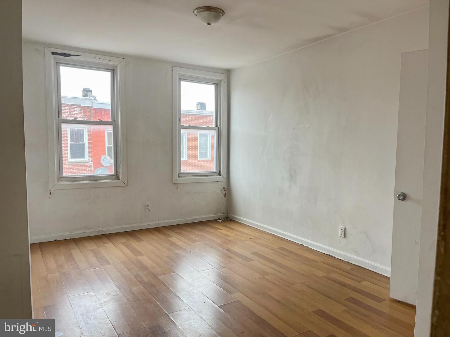 2452 Etting St Property Photo 6