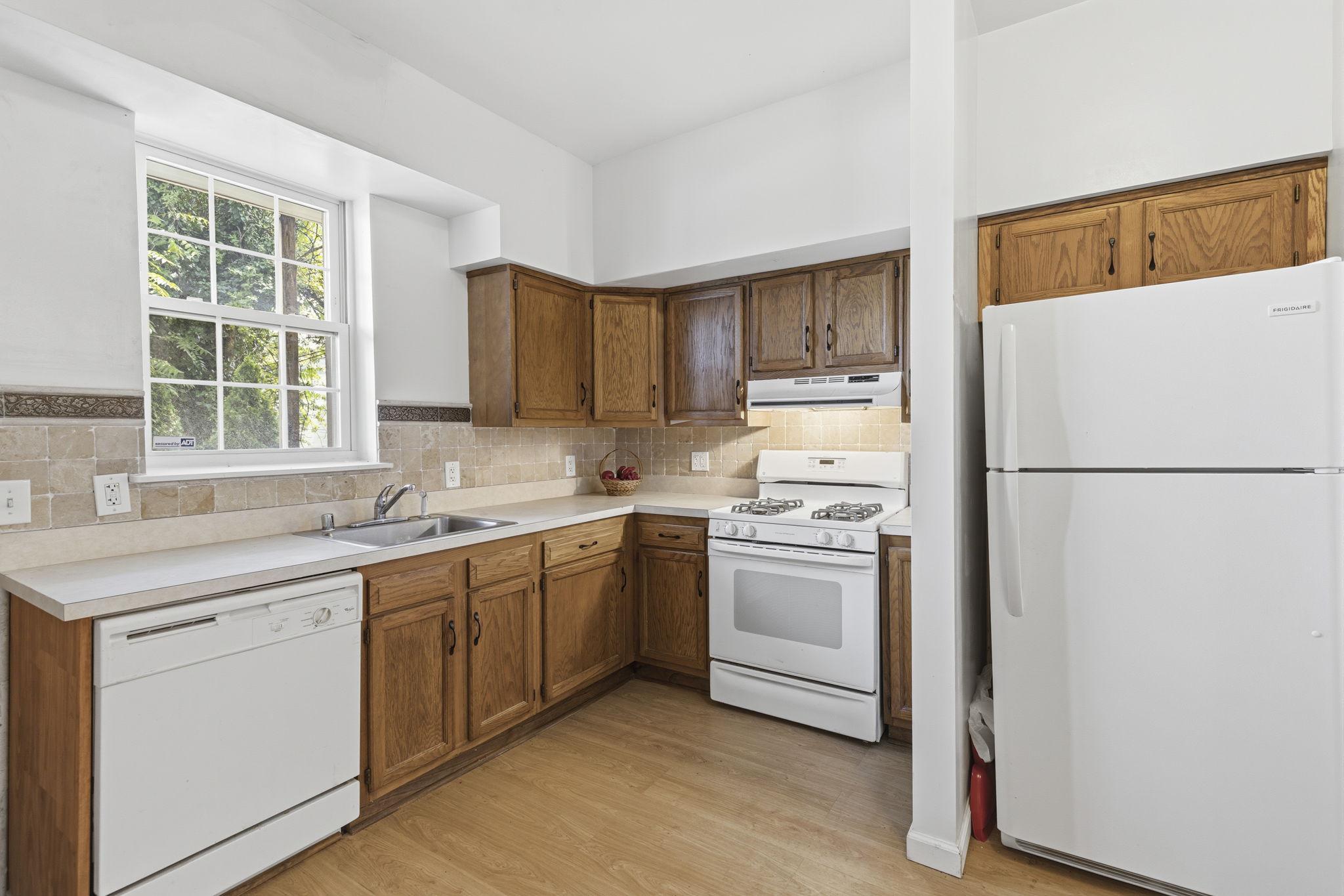 1311 N Broadway Property Photo 6