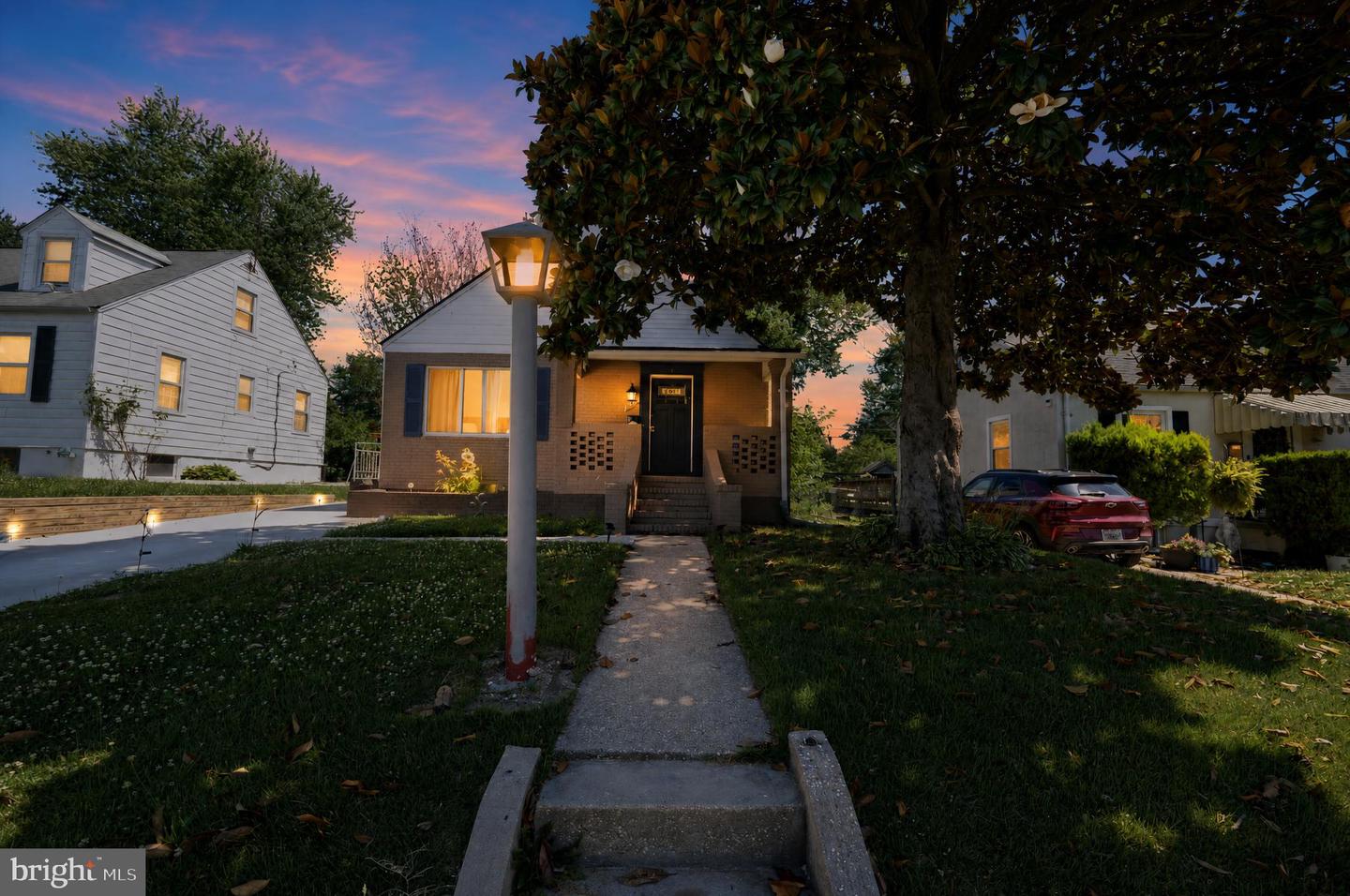 2722 Chesley Ave Property Photo 1