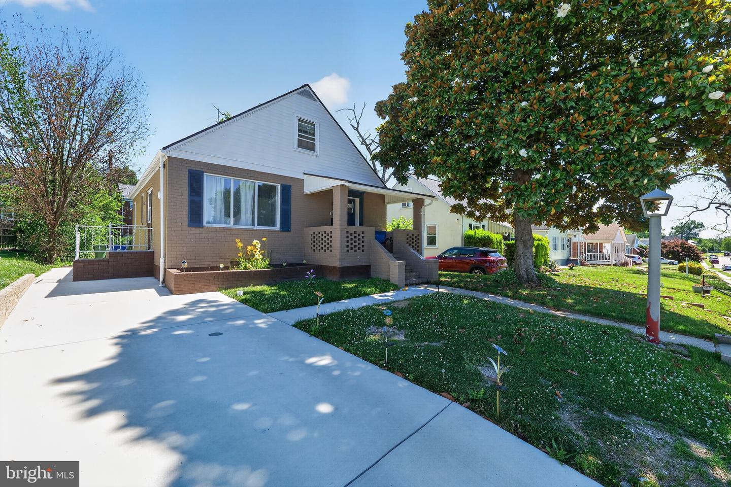 2722 Chesley Ave Property Photo 2