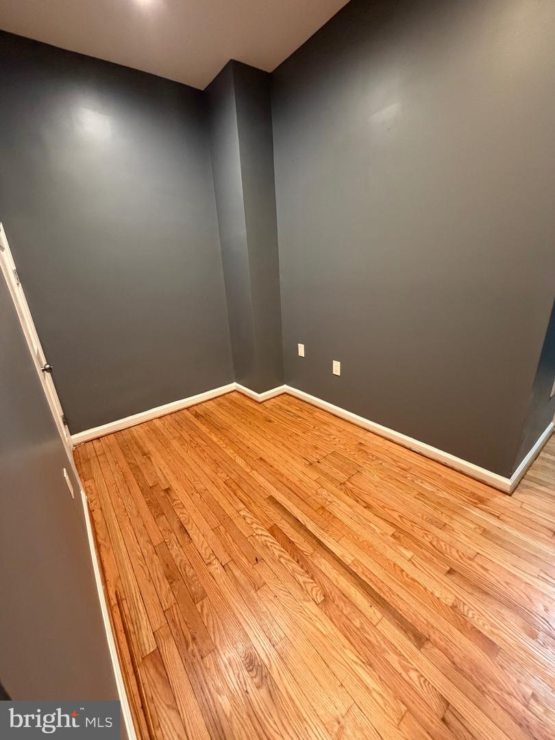 1032 Valley St Property Photo 4