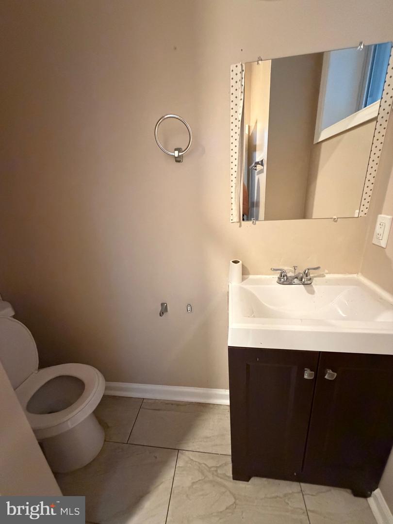1032 Valley St Property Photo 7