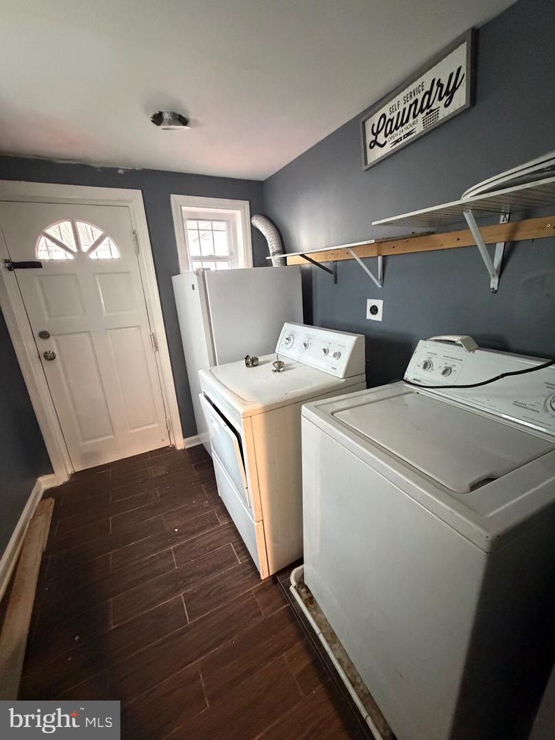 1032 Valley St Property Photo 10