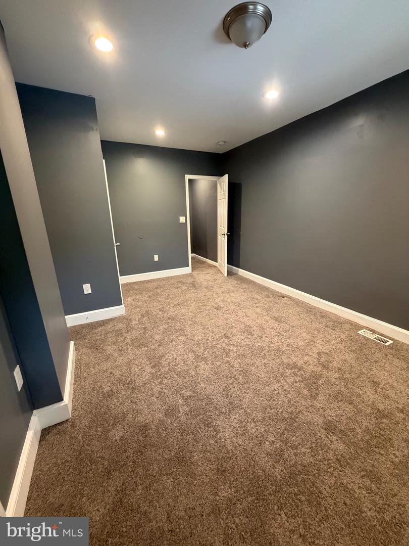 1032 Valley St Property Photo 12