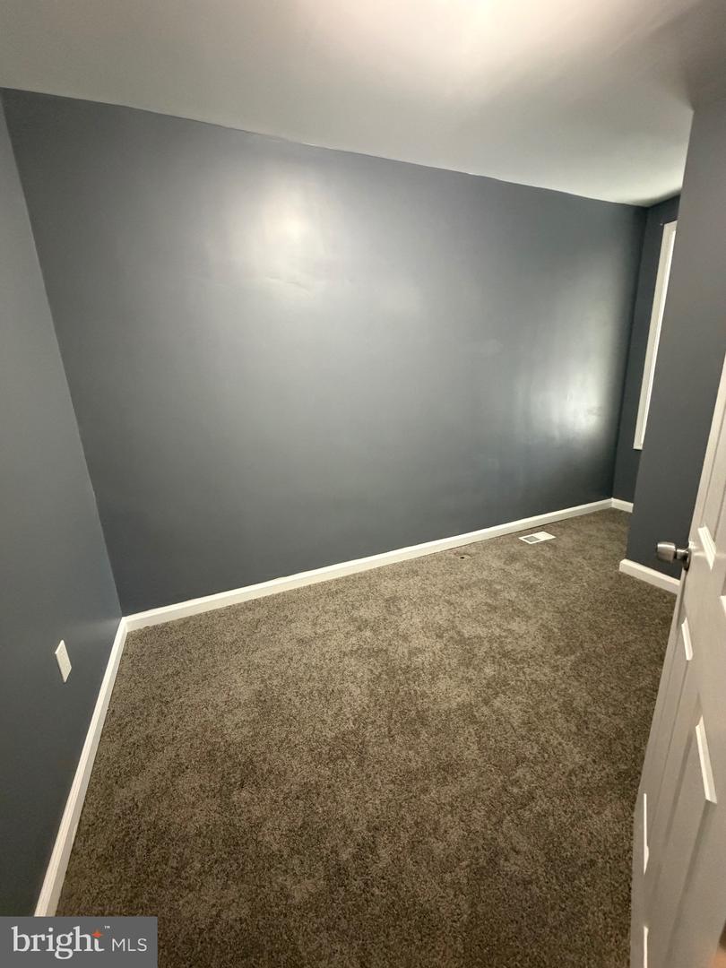 1032 Valley St Property Photo 13