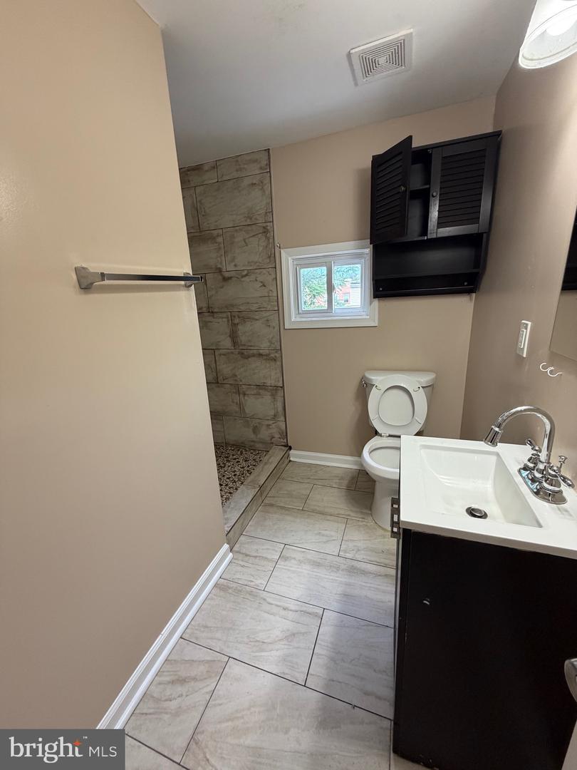 1032 Valley St Property Photo 14