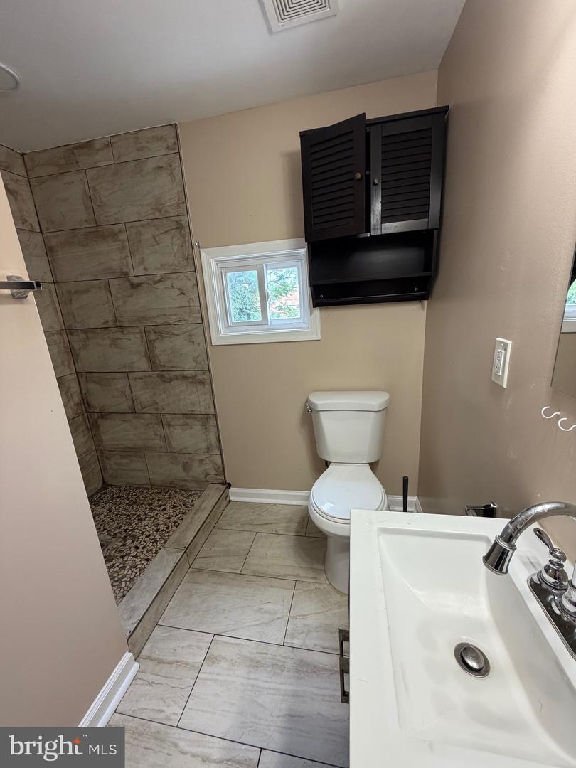 1032 Valley St Property Photo 15