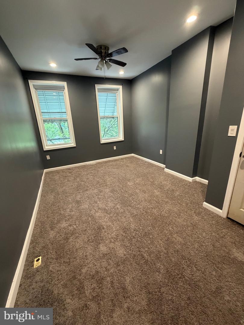 1032 Valley St Property Photo 16