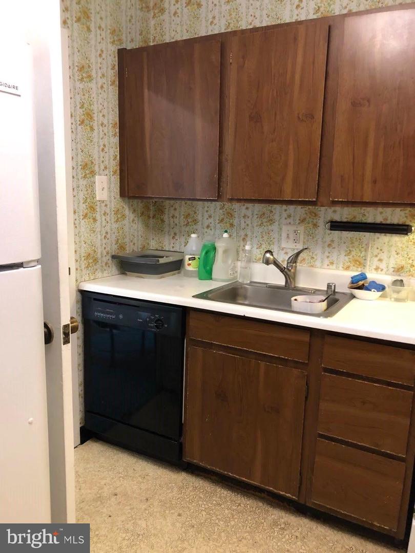 1 E University Pkwy #1001 Property Photo 17