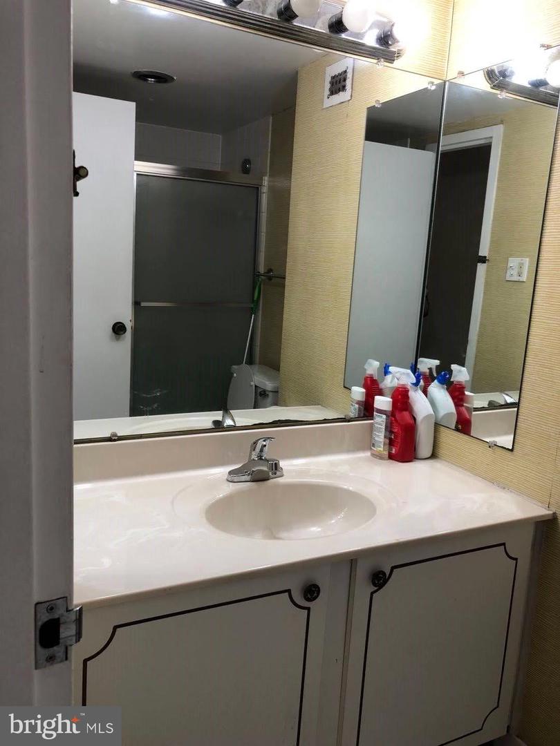 1 E University Pkwy #1001 Property Photo 19