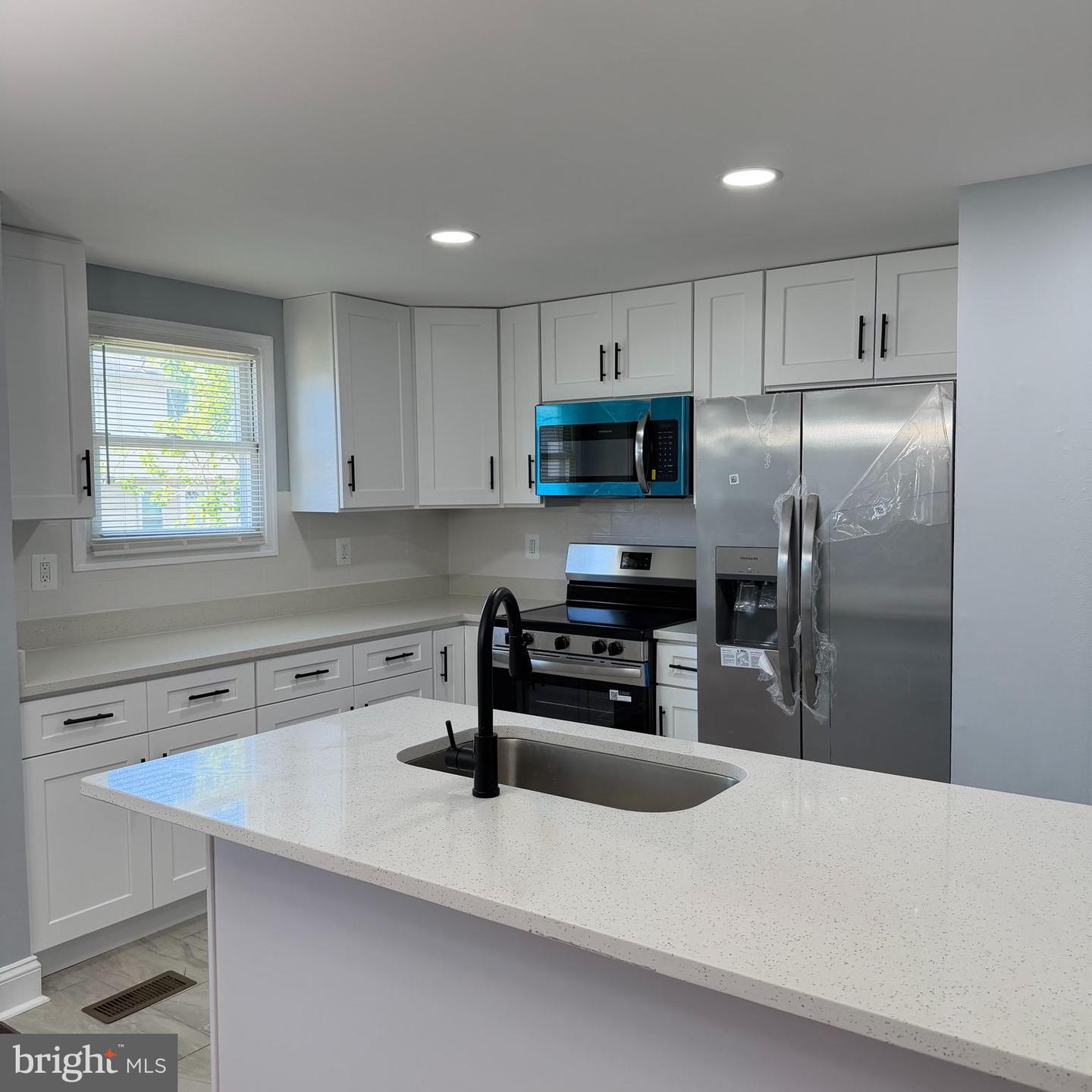 1214 N Woodyear St Property Photo 6