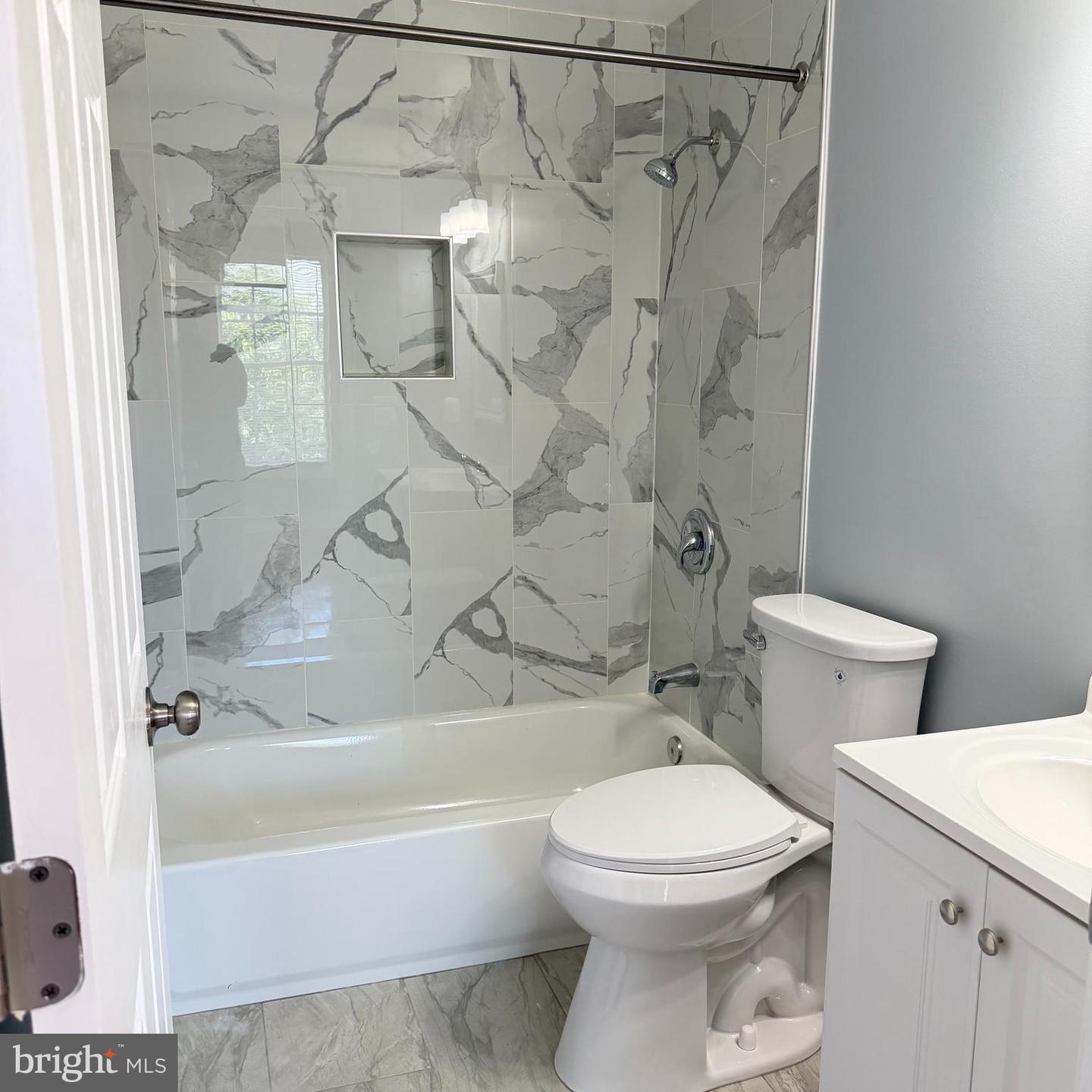 1214 N Woodyear St Property Photo 8