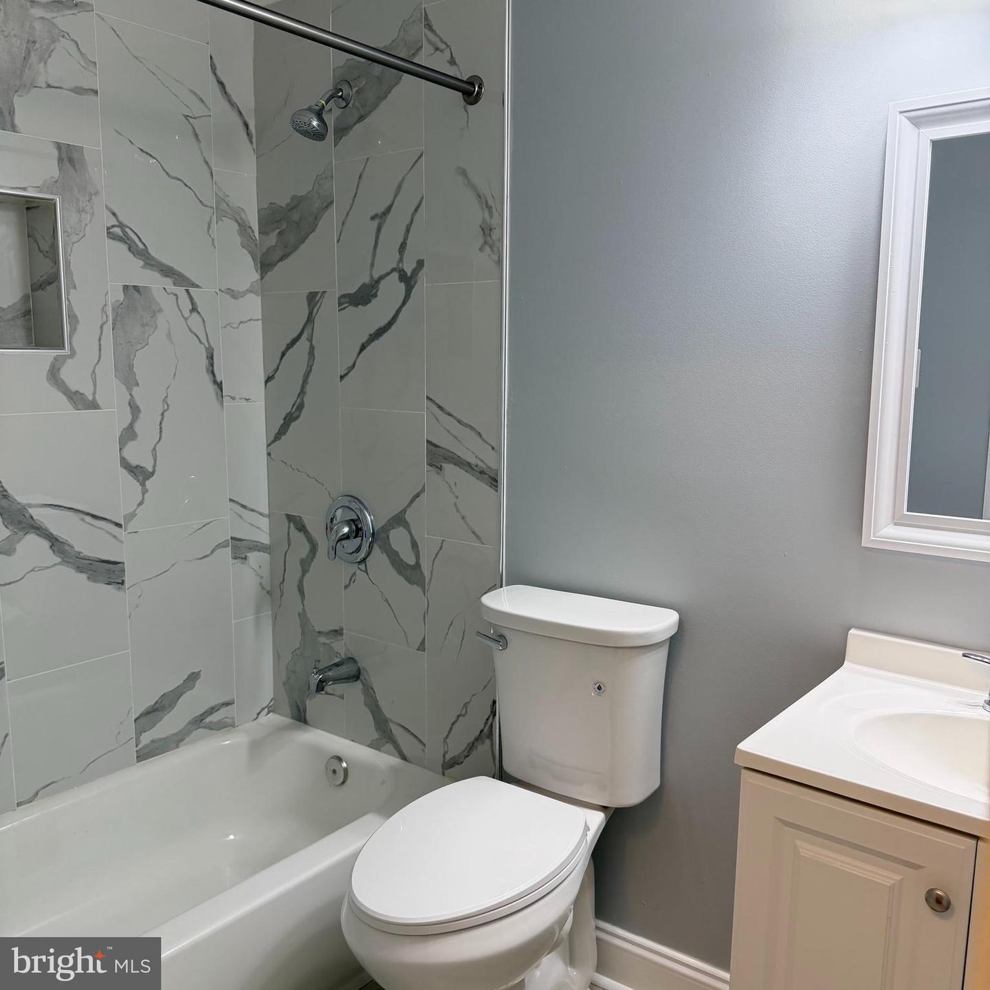 1214 N Woodyear St Property Photo 12
