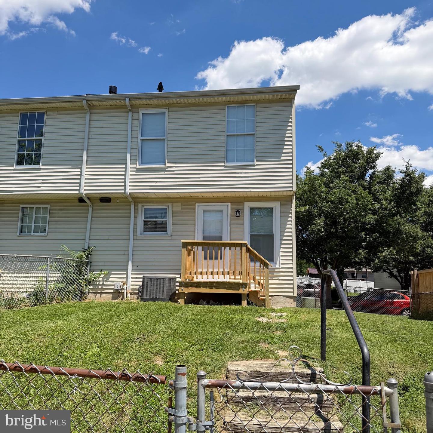 1214 N Woodyear St Property Photo 18