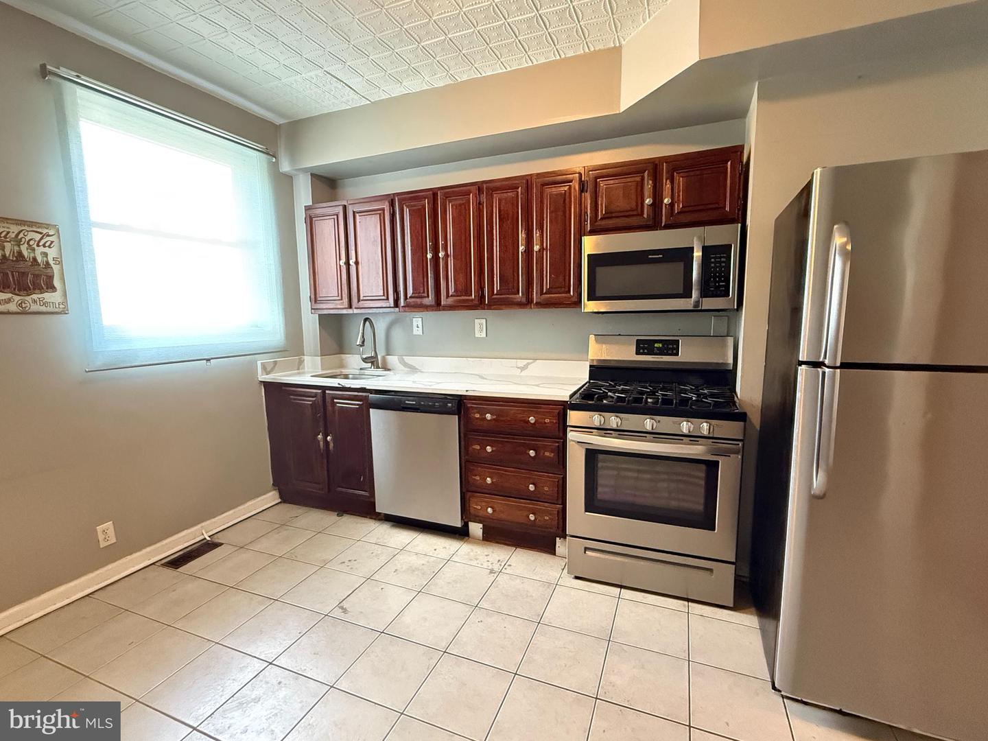 1210 Sargeant St Property Photo 7
